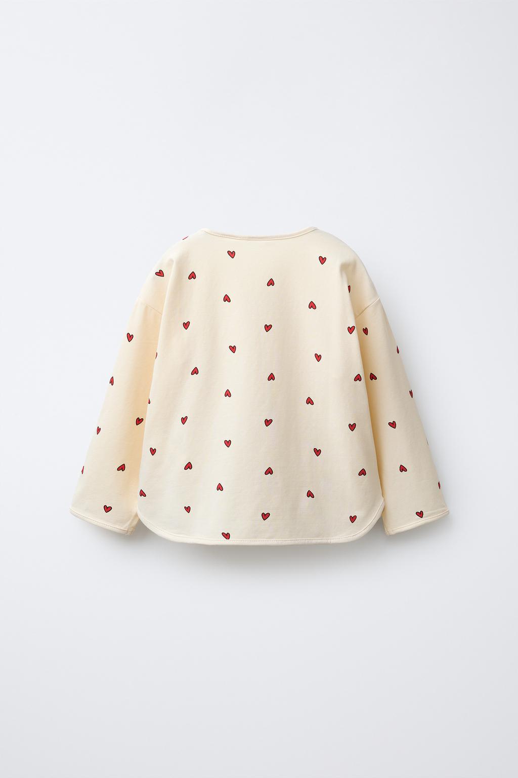 ФУТБОЛКА С ПРИНТОМ «СЕРДЦА» И ВЫШИТОЙ НАДПИСЬЮ