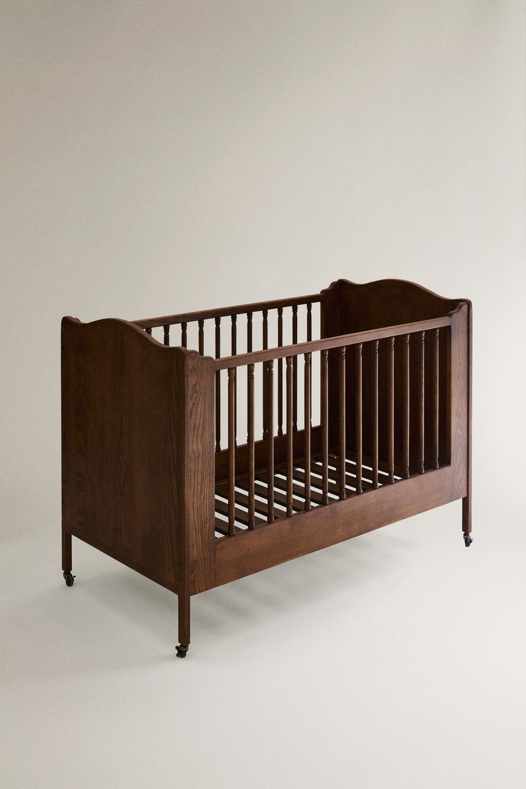 Деревянная детская кроватка из ясеня