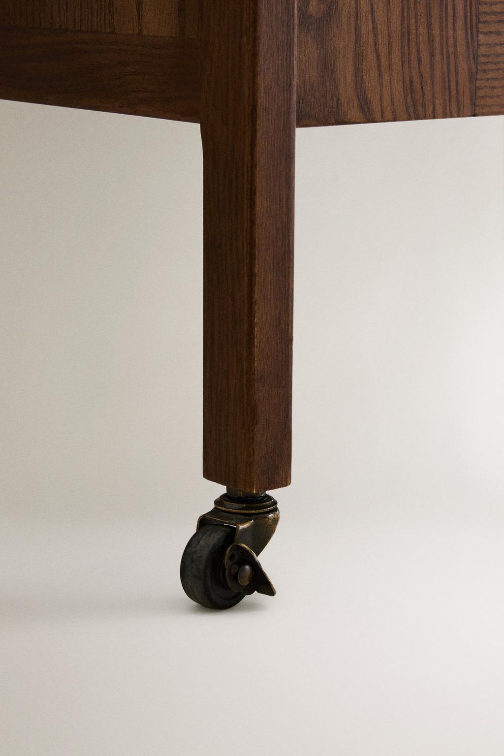 Деревянная детская кроватка из ясеня