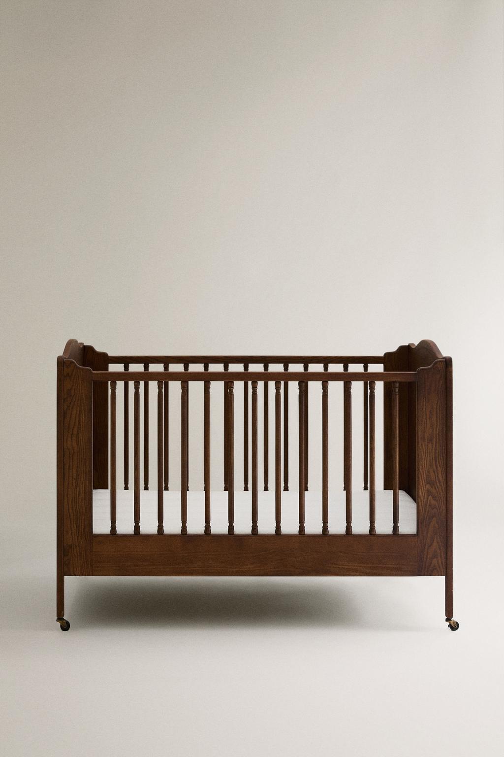 Деревянная детская кроватка из ясеня