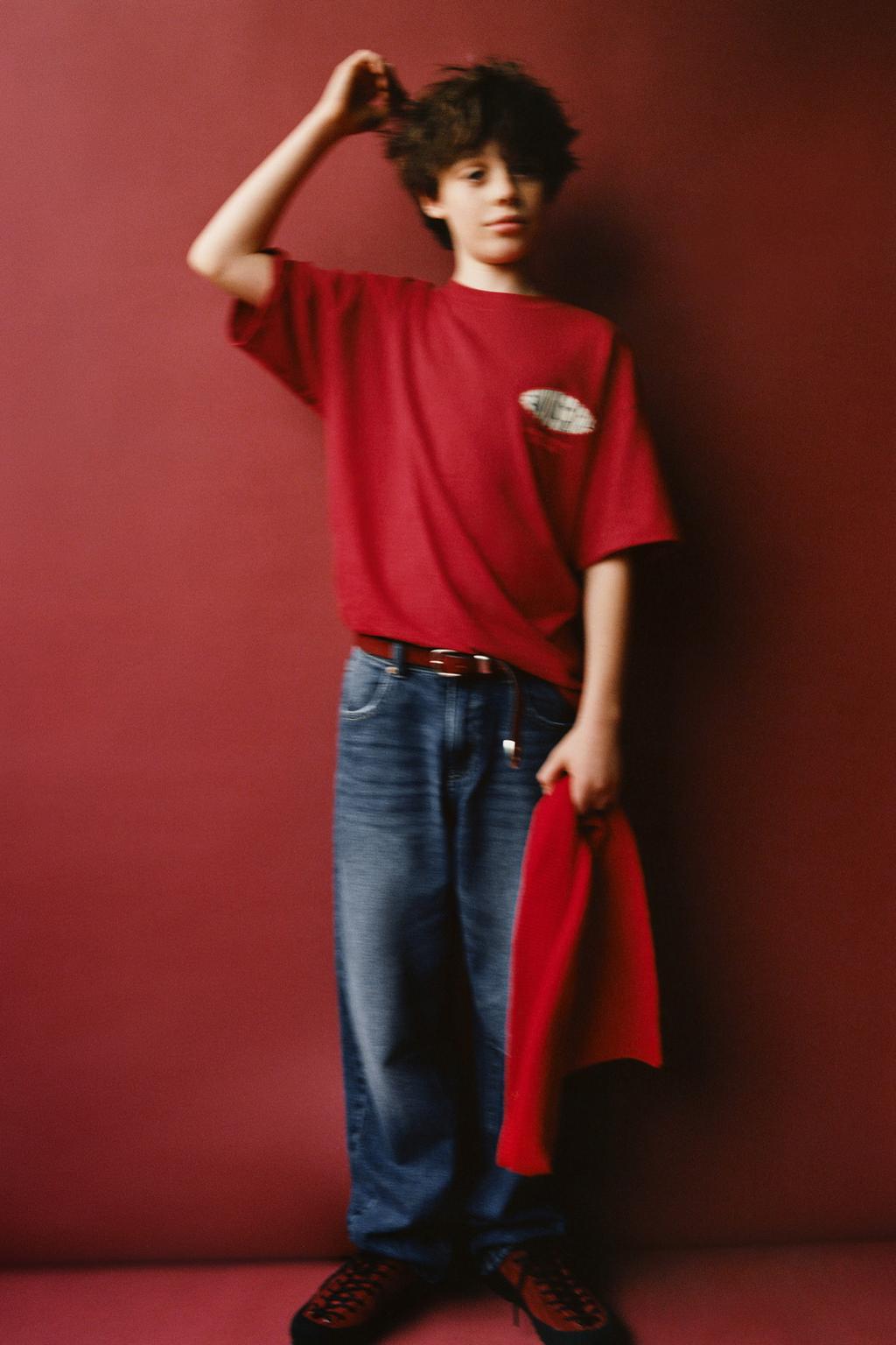 ФУТБОЛКА С РЕЛЬЕФНЫМ ЛОГОТИПОМ