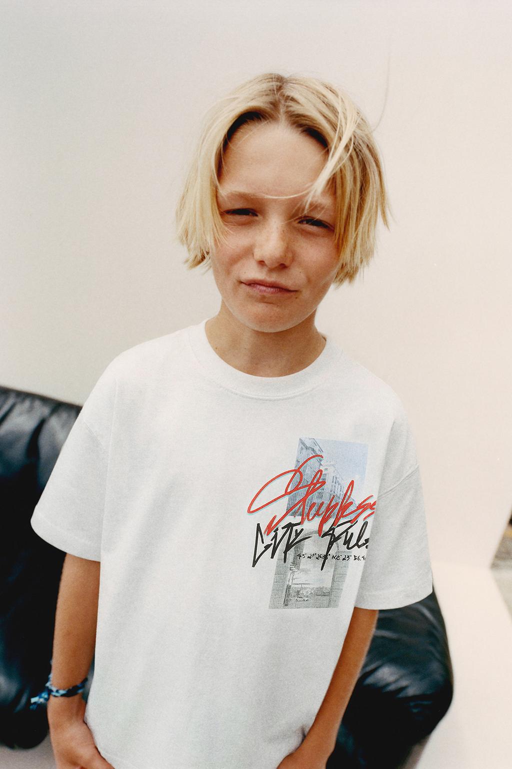 ФУТБОЛКА С ПРИНТОМ ГРАФФИТИ