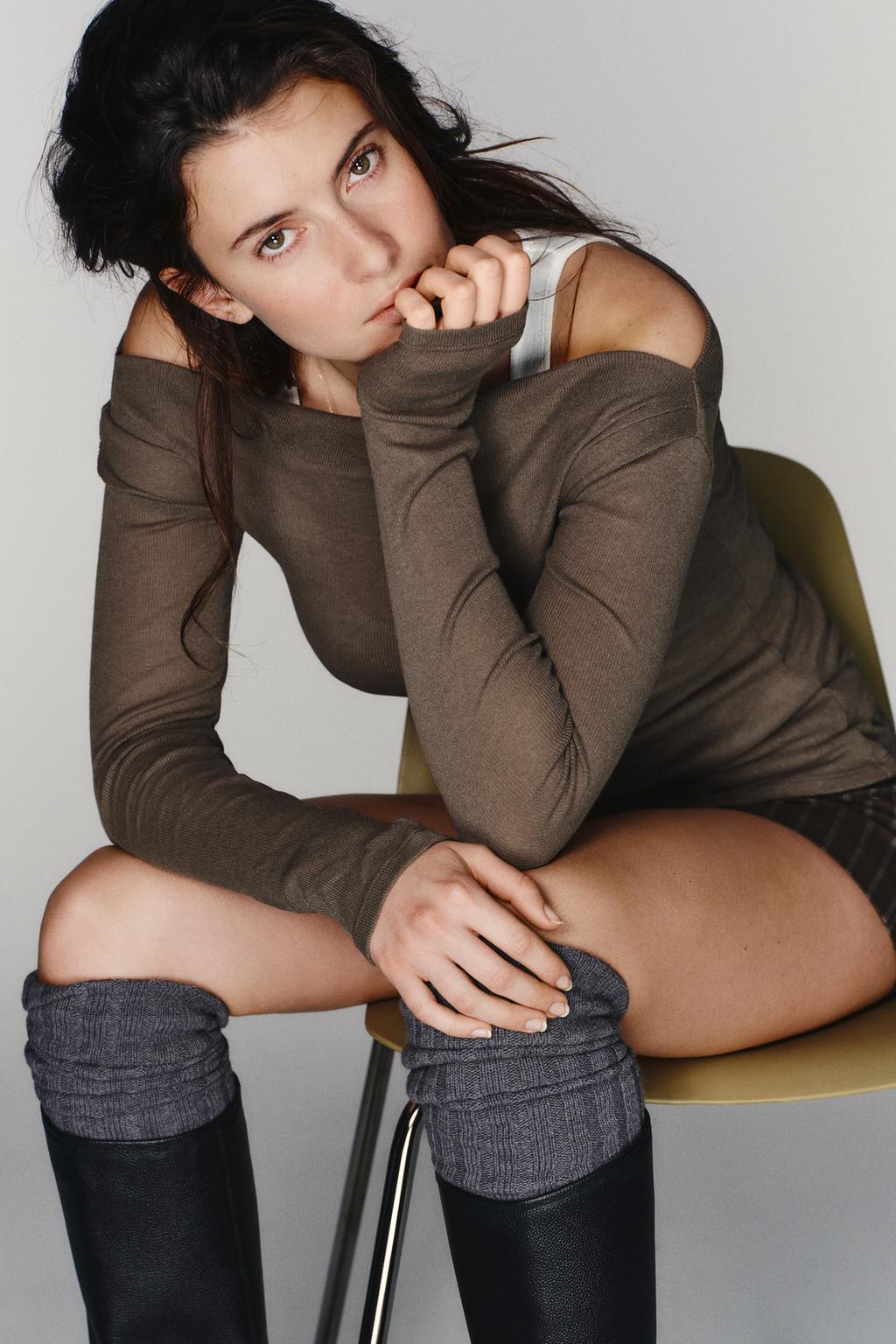 АСИММЕТРИЧНАЯ ФУТБОЛКА С ЭФФЕКТОМ ДВОЙНОЙ ТКАНИ