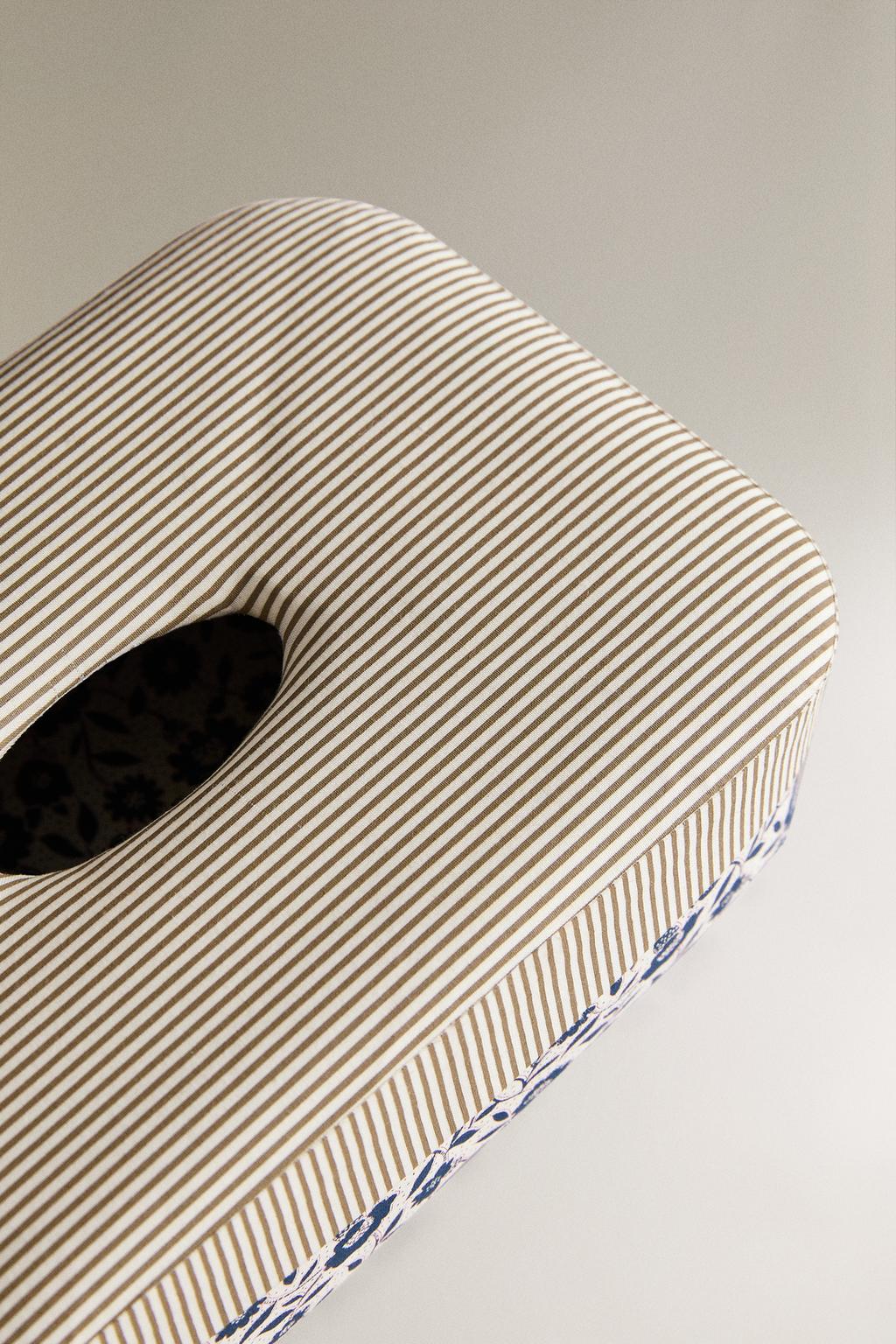 Держатель для влажных салфеток с цветочным дизайном