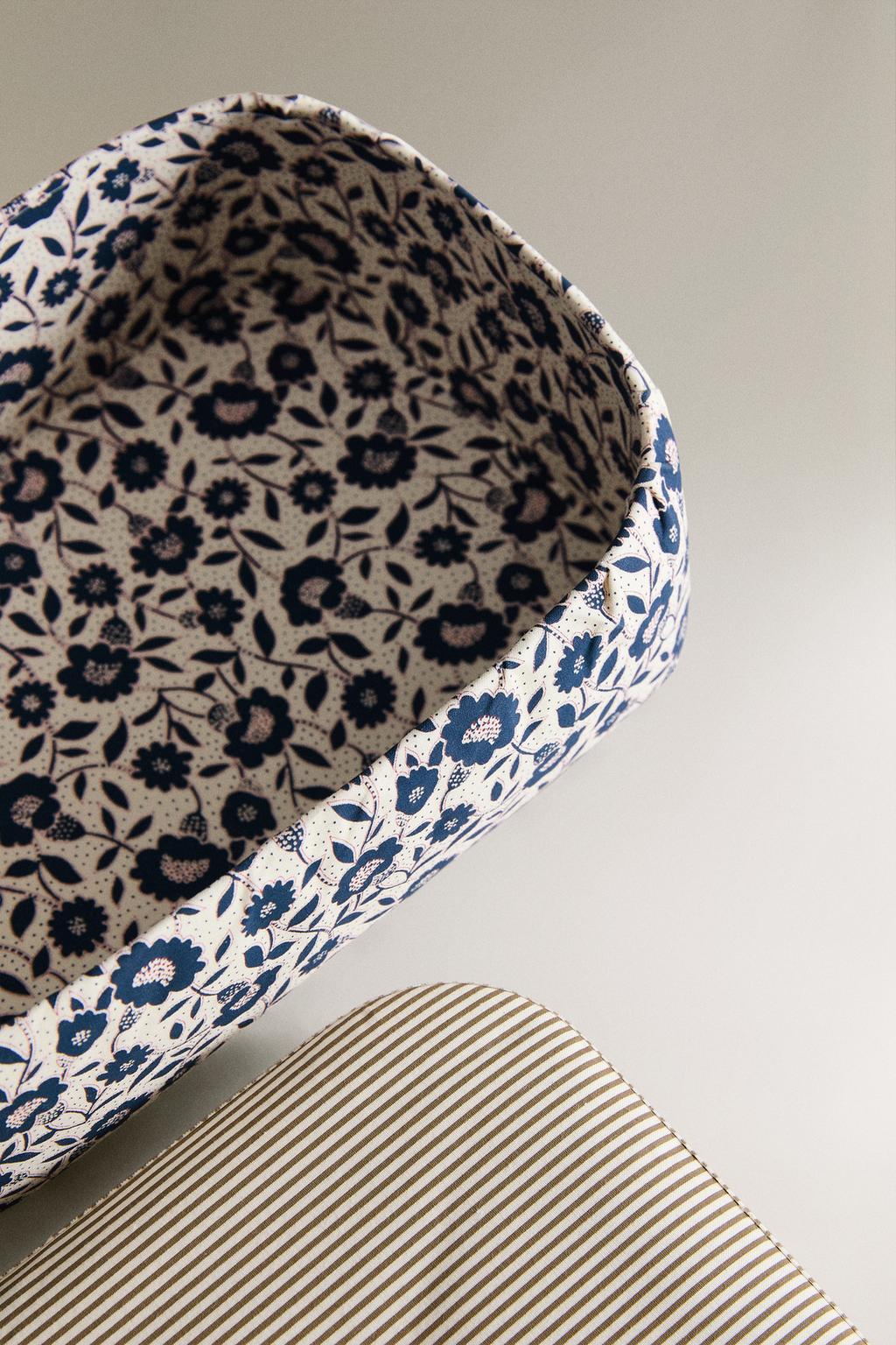 Держатель для влажных салфеток с цветочным дизайном