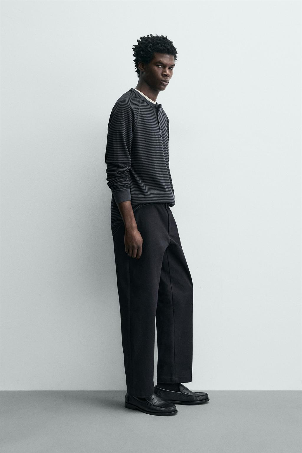 ФУТБОЛКА С КРУГЛЫМ ВЫРЕЗОМ НА ПУГОВИЦАХ