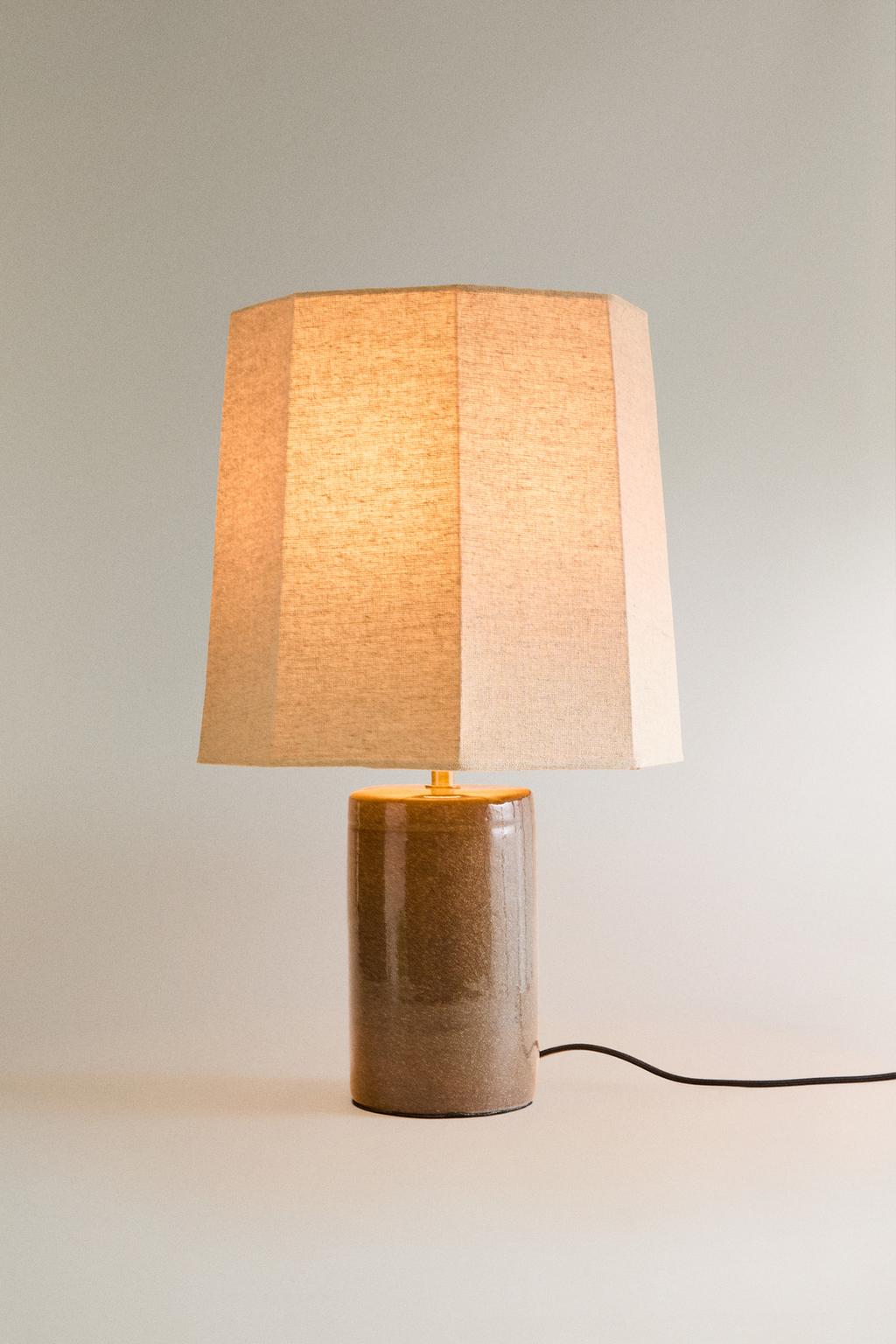 Настольная лампа из каменной керамики