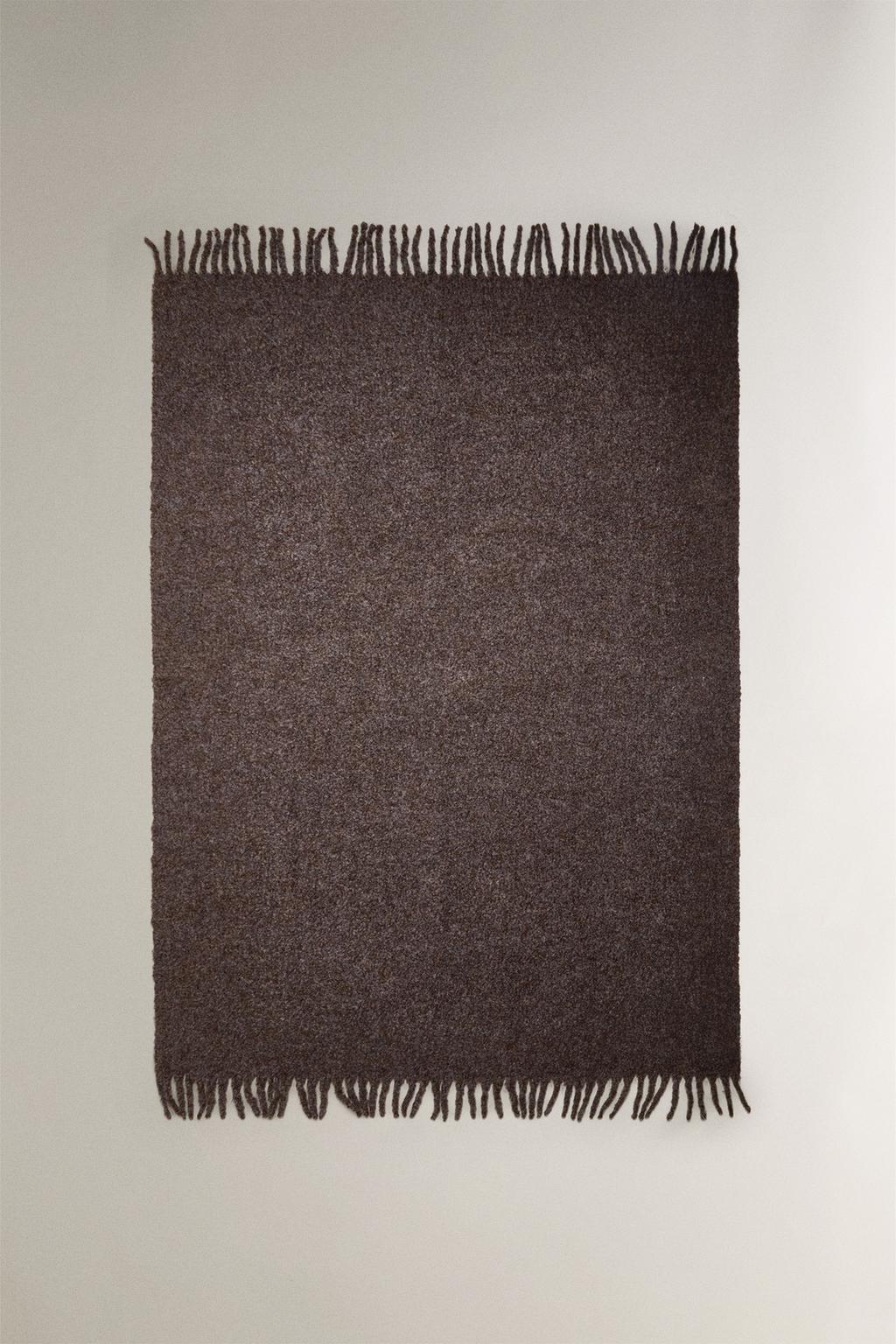 Плед со струящимися краями