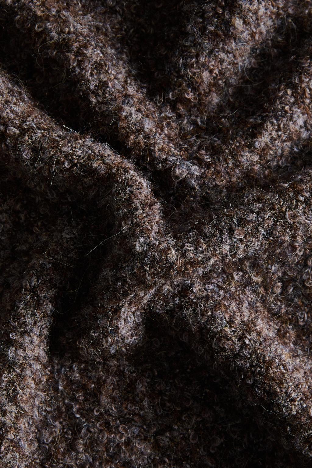 Плед со струящимися краями