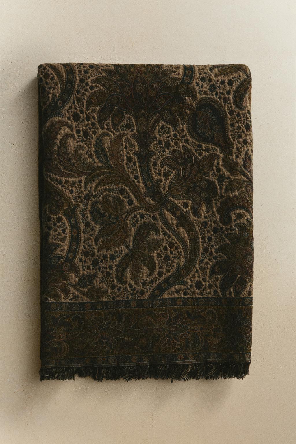 Плед с орнаментом paisley