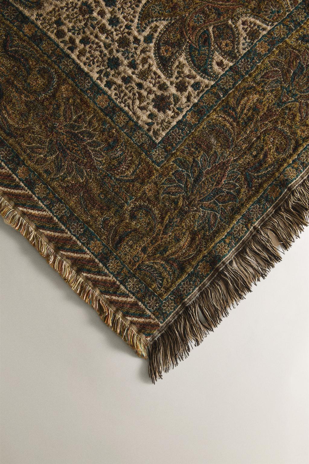 Плед с орнаментом paisley