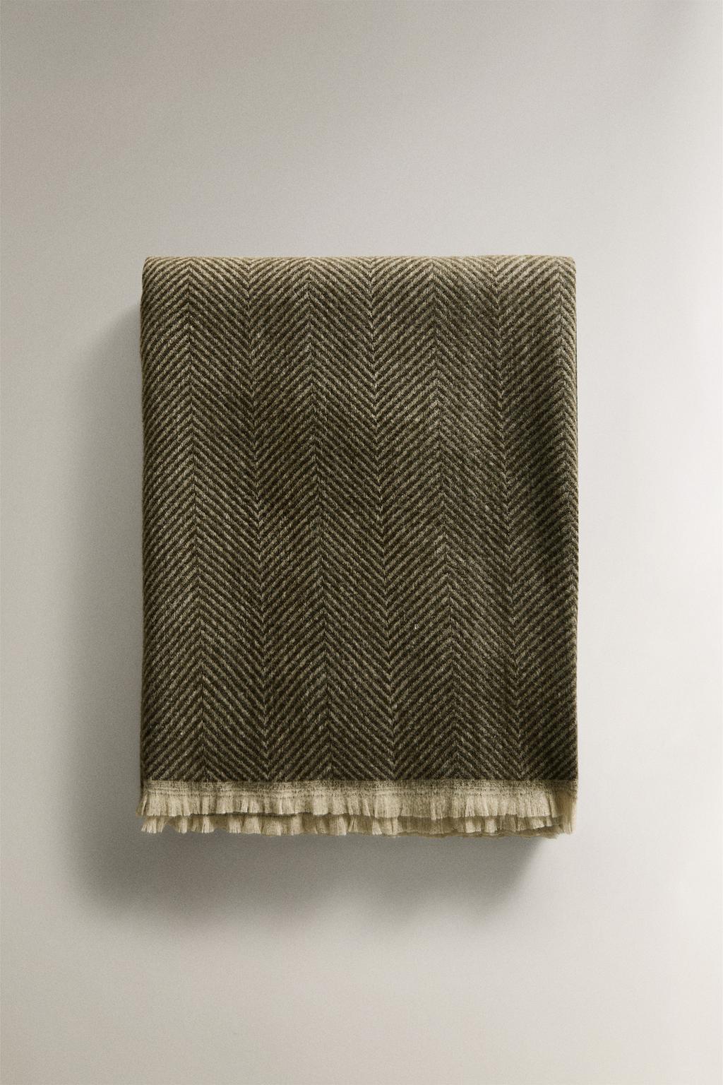 Плед в узоре «коса»