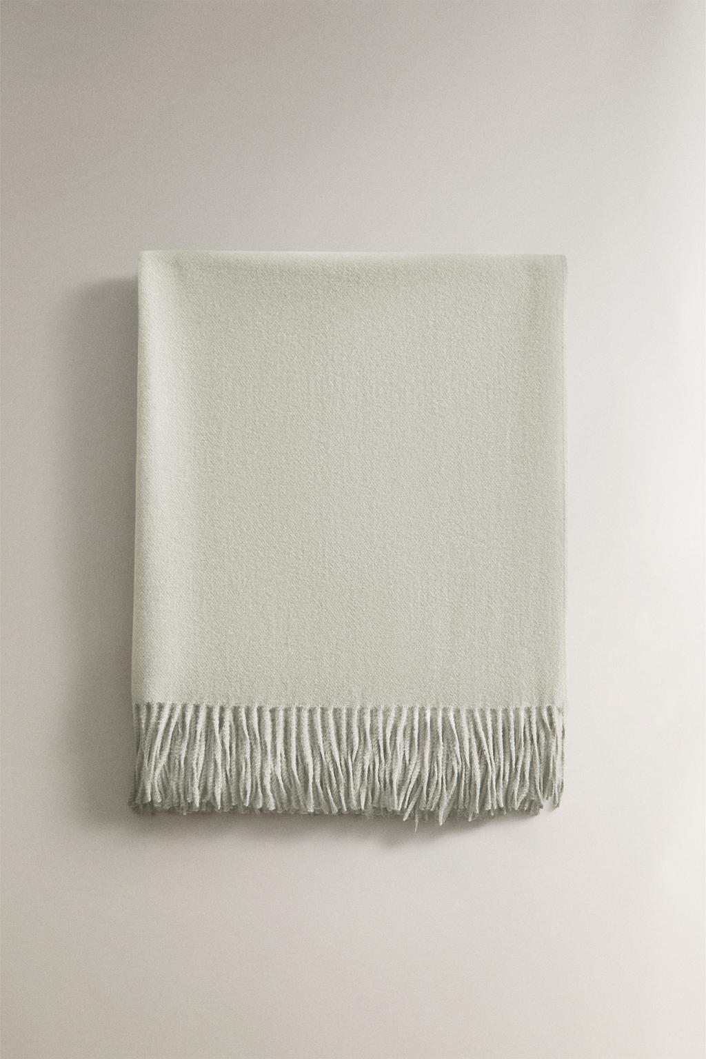 Плед с бахромой