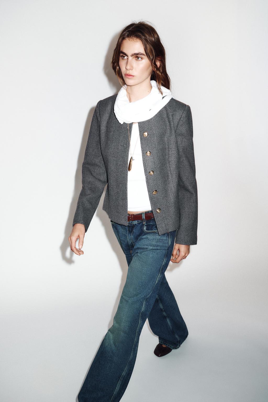 БЛЕЙЗЕР ОБЛЕГАЮЩЕГО КРОЯ С КРУГЛЫМ ВЫРЕЗОМ