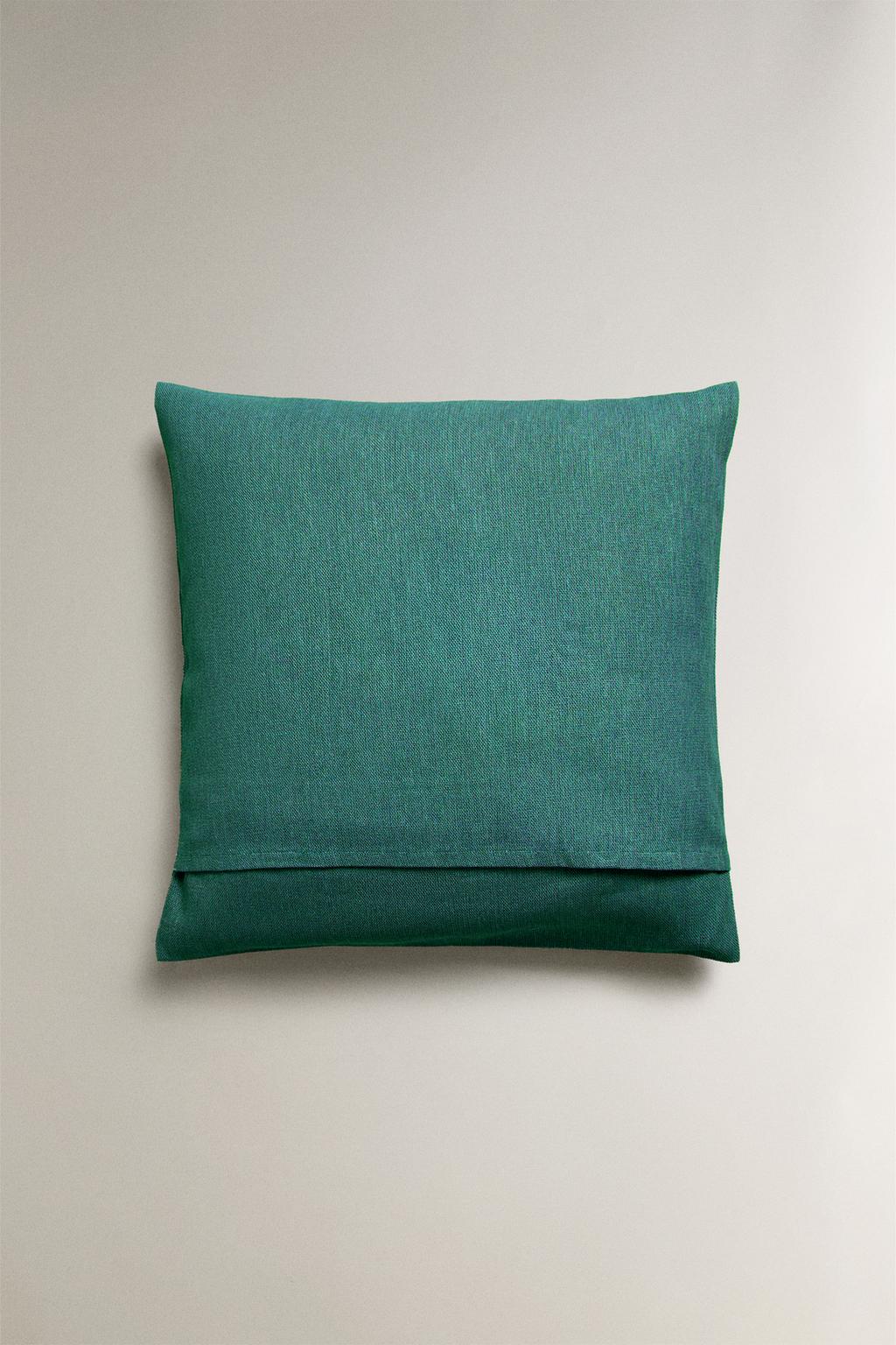 Чехол для подушки в однотонном стиле