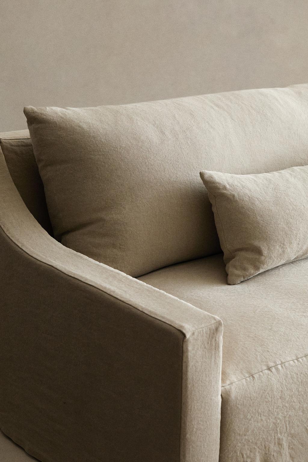 Диван с съемным чехлом из мятого льна