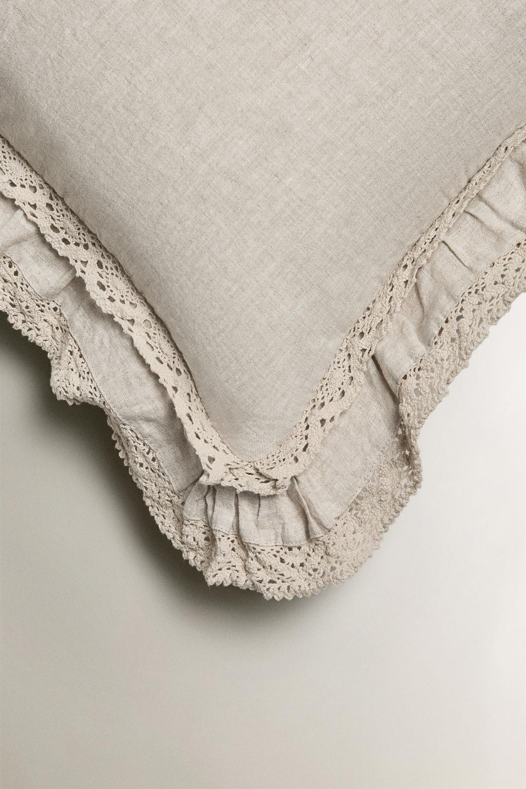 Чехол из льна для подушки с кружевным обрамлением