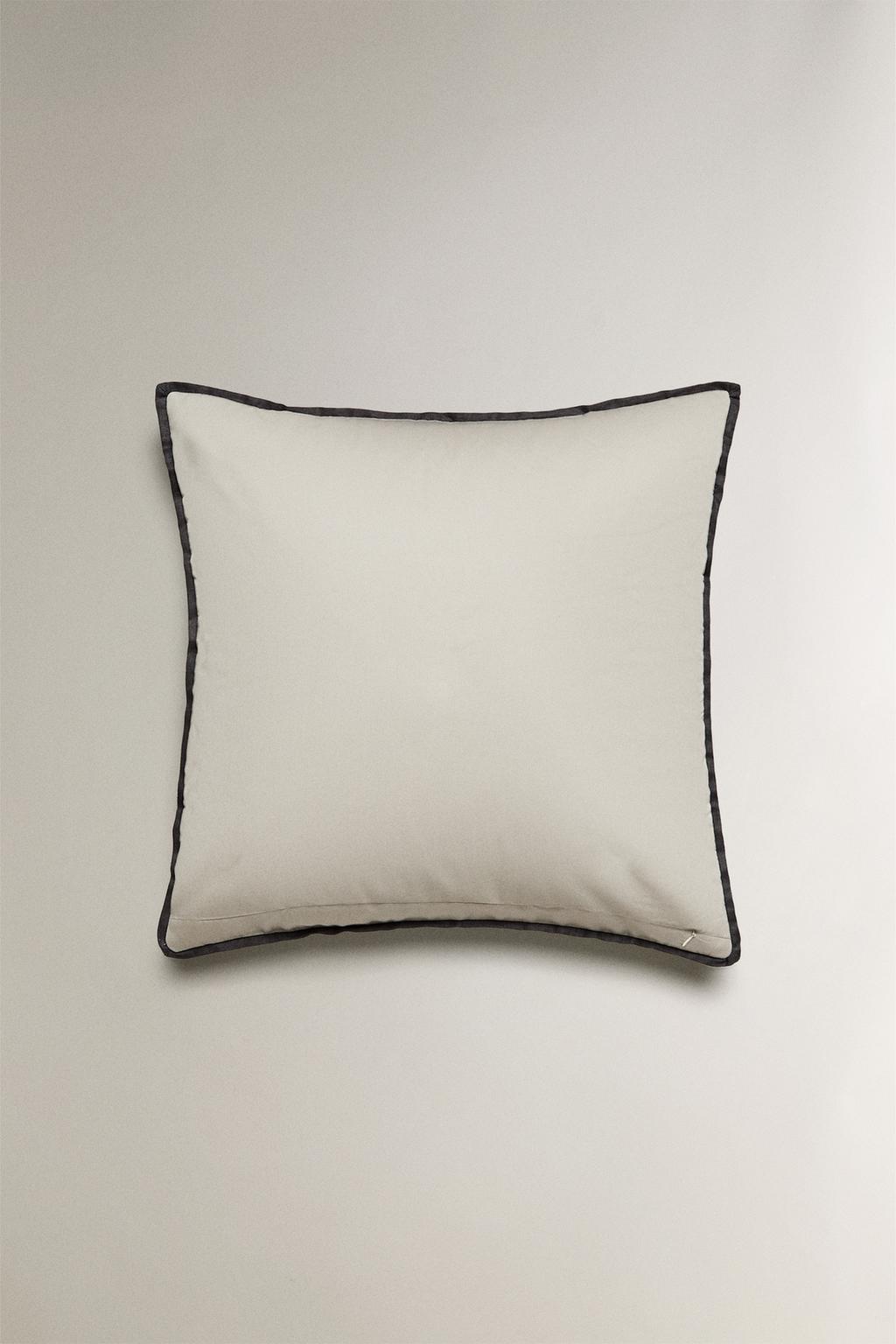 Наволочка из льна и атласа с точками