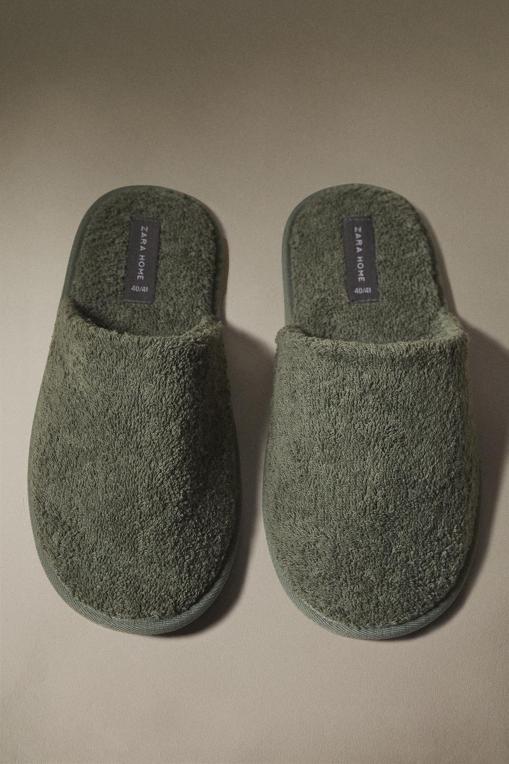 Тапочки для ванной комнаты из махровой ткани