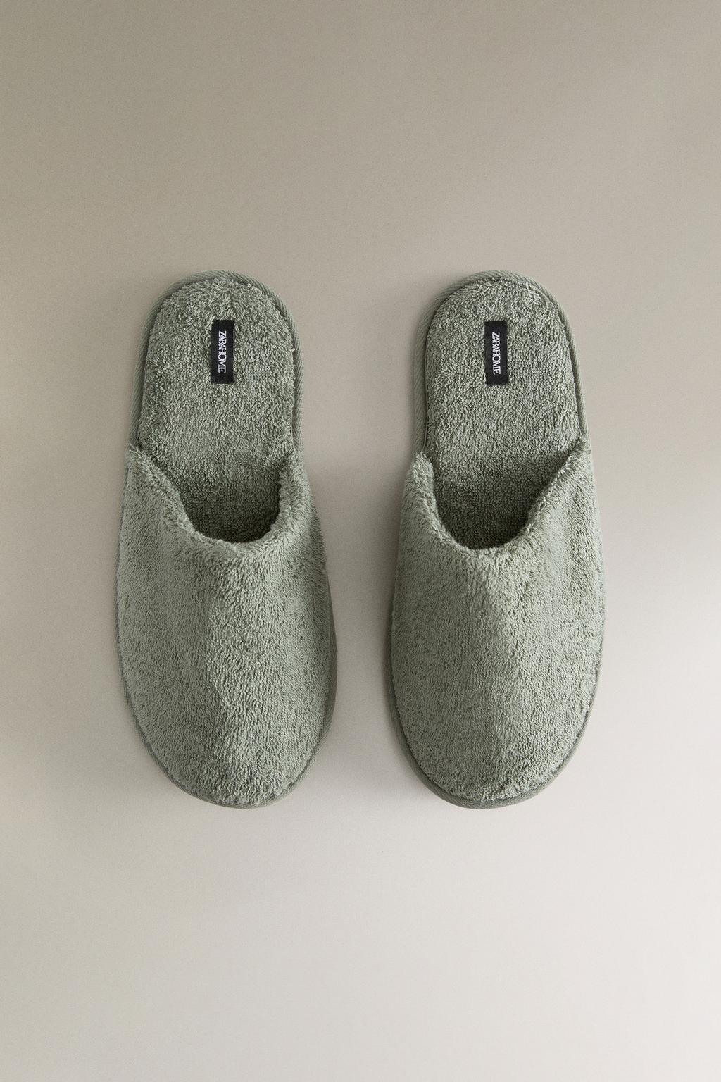 Тапочки для ванной комнаты из махровой ткани