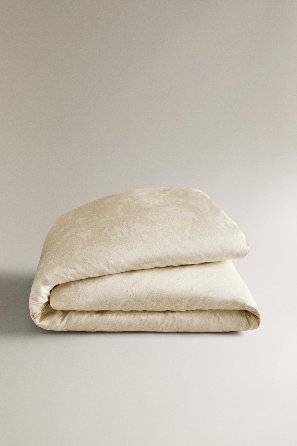 Покрывало сатиновое с рисунком пейсли