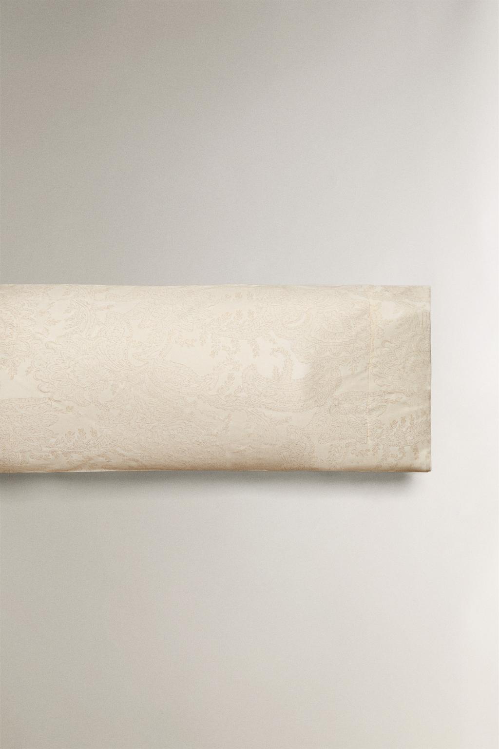 Наволочка из сатина с атласным пейсли