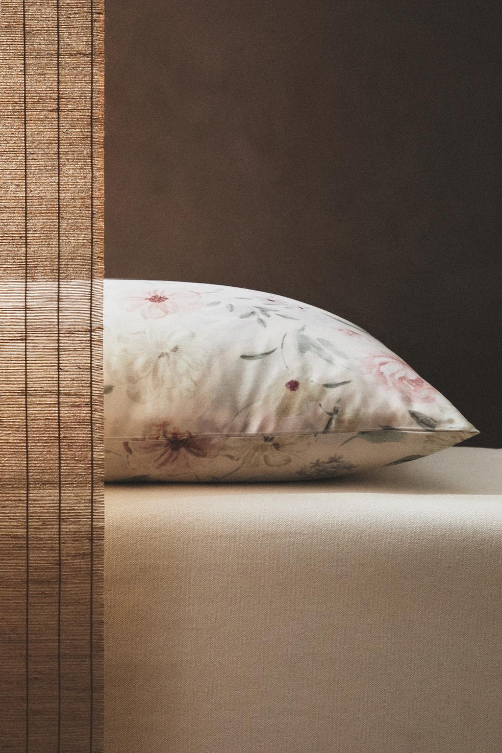 Наволочка из сатина с цветочным принтом