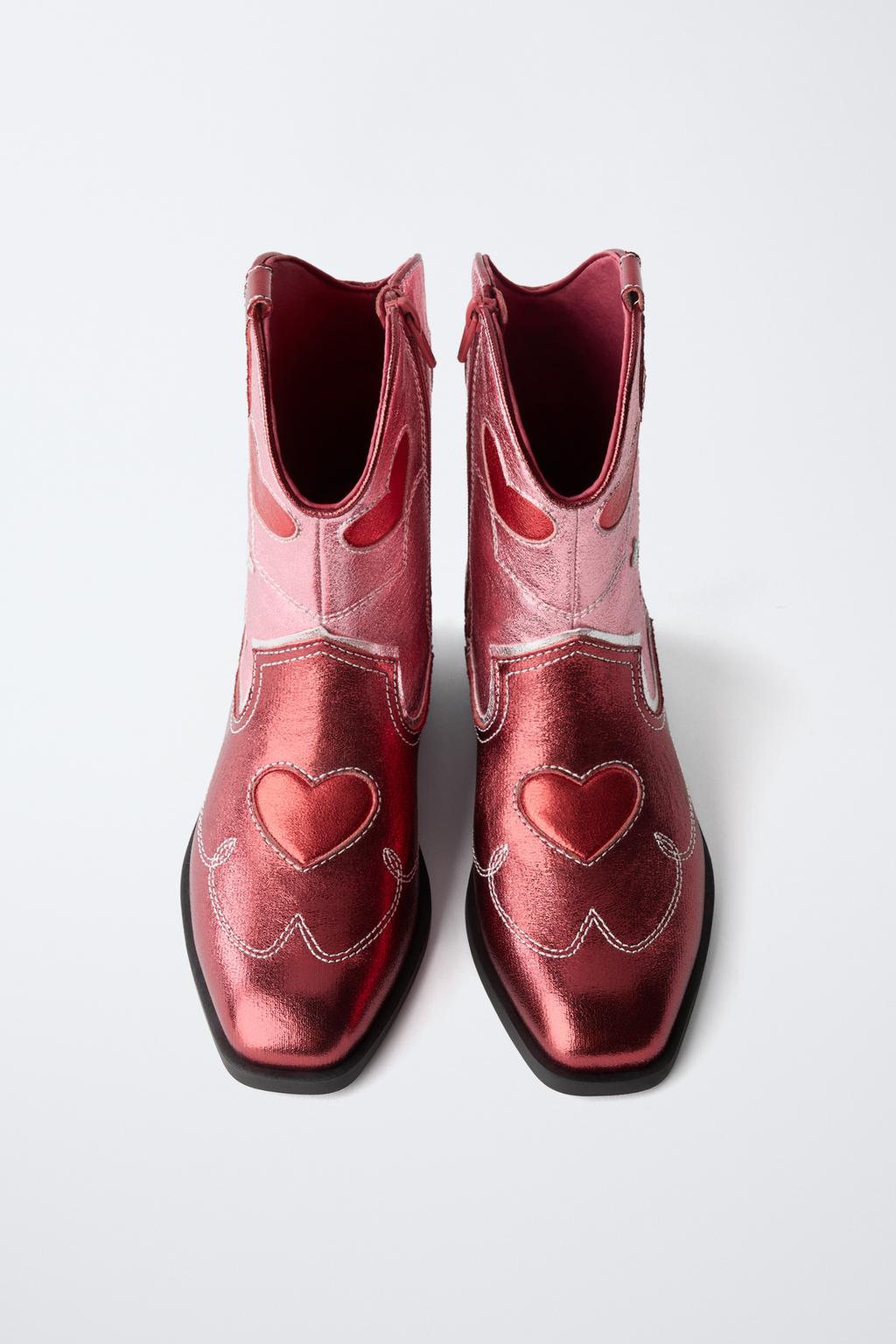 САПОГИ В КОВБОЙСКОМ СТИЛЕ С ДЕКОРАТИВНЫМИ ДЕТАЛЯМИ