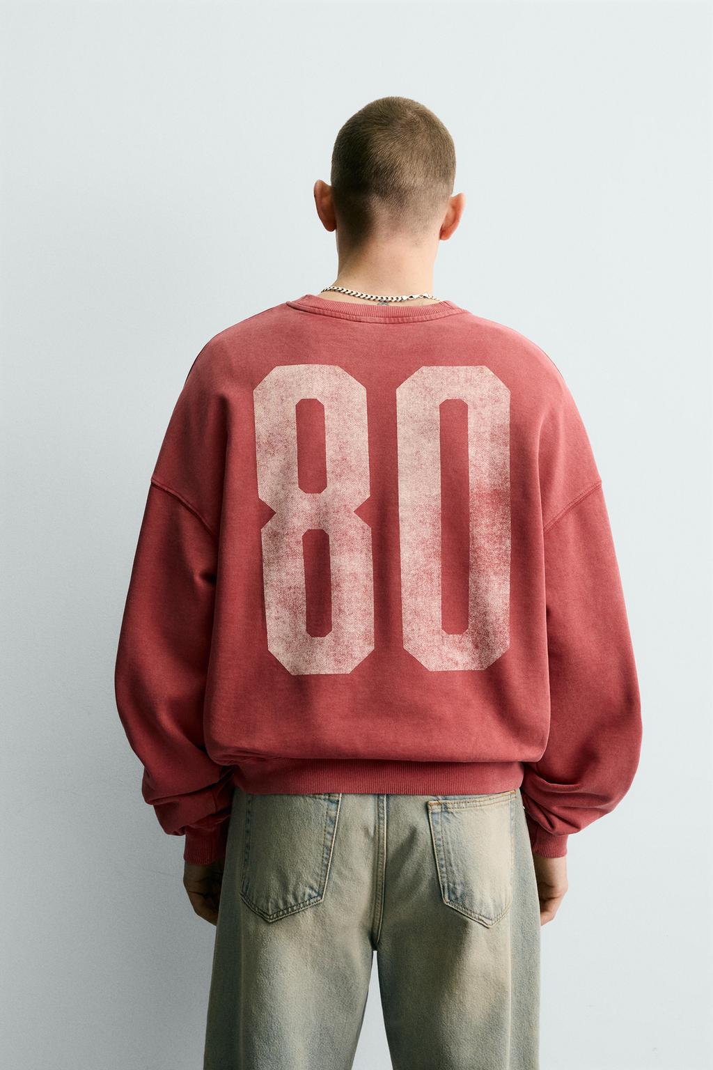 ТОЛСТОВКА С ЭФФЕКТОМ ПОТЕРТОСТИ И КОНТРАСТНЫМ ПРИНТОМ