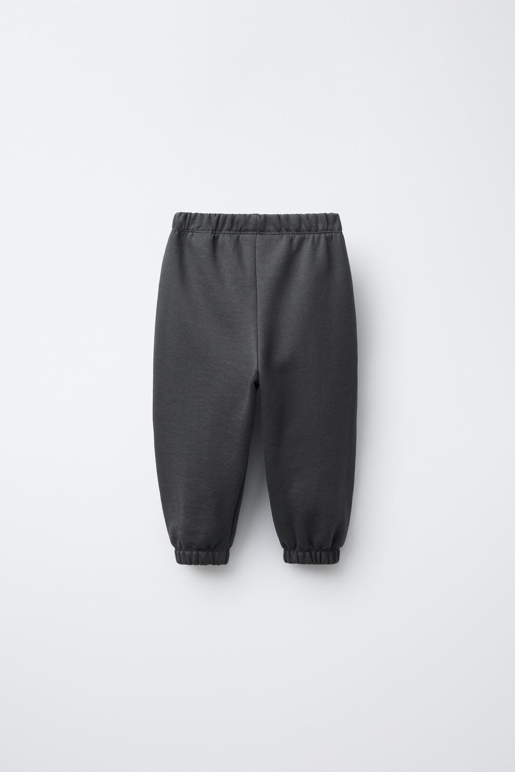 ДЖОГГЕРЫ ИЗ МЯГКОЙ ТКАНИ С ЭТИКЕТКОЙ