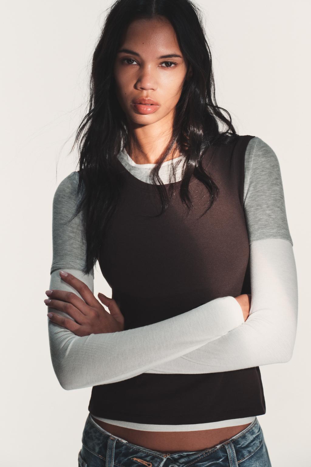 ФУТБОЛКА С ЭФФЕКТОМ ТРОЙНОГО СЛОЯ И ДЛИННЫМИ РУКАВАМИ