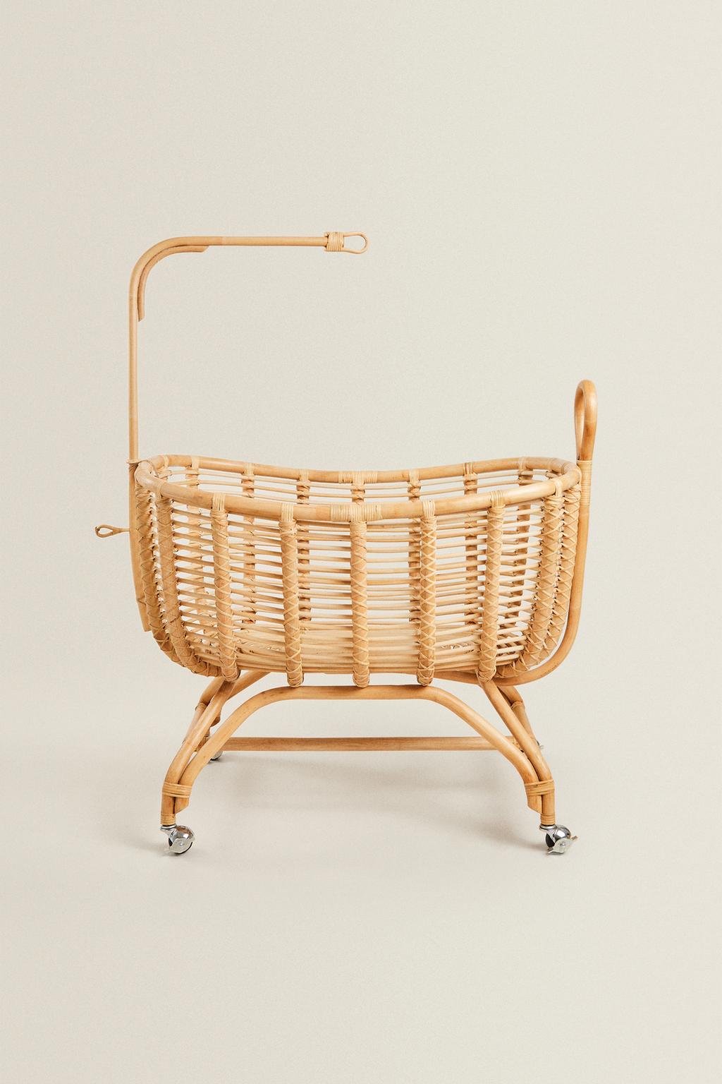 Детская мини-кроватка из ротанга