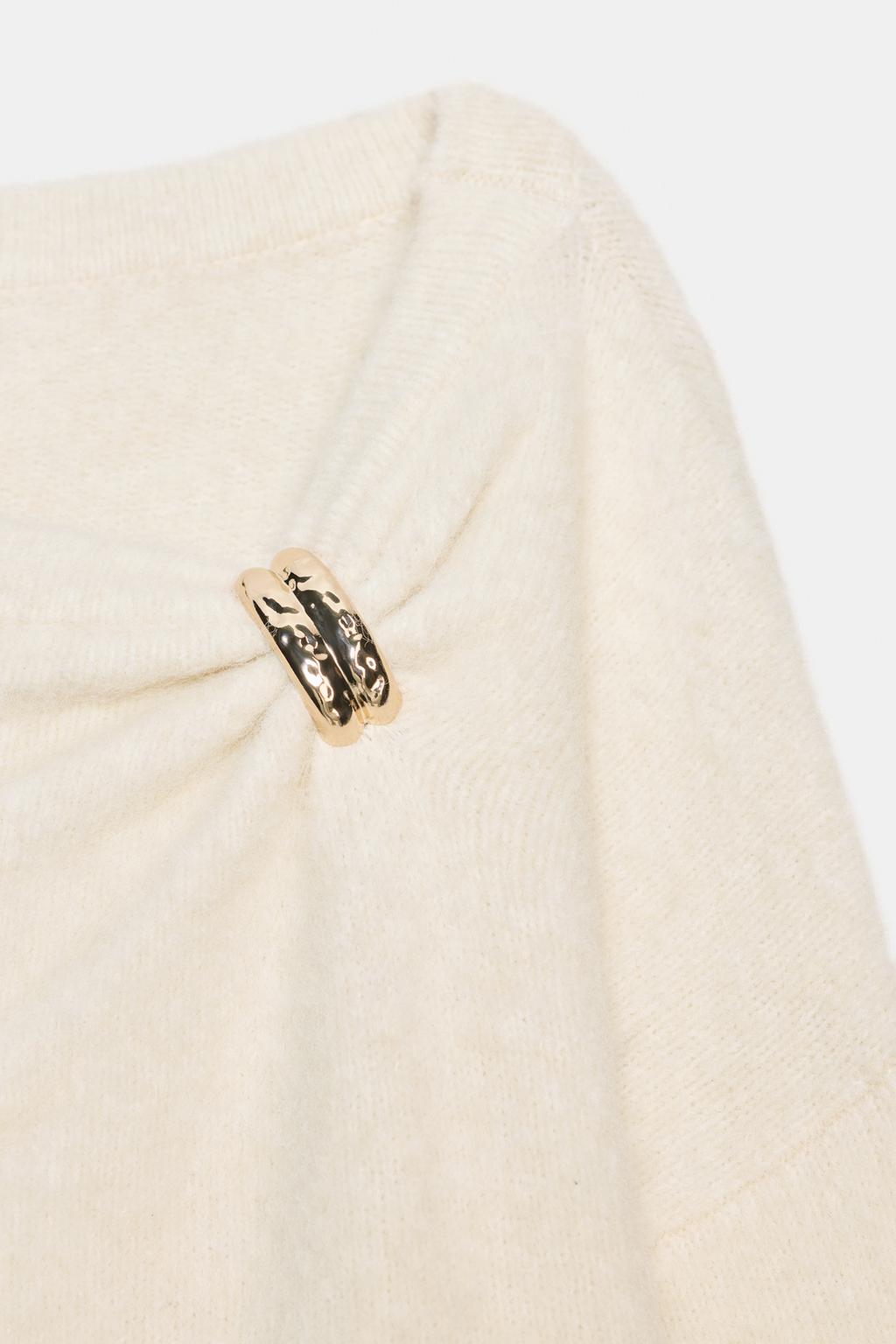 ДЖЕМПЕР С БРОШЬЮ