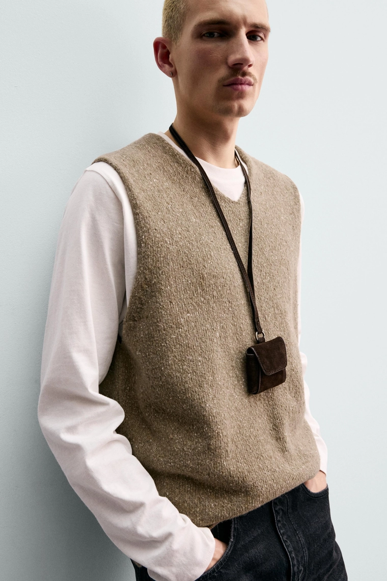 Вязаный жилет с пуговицами происхождение