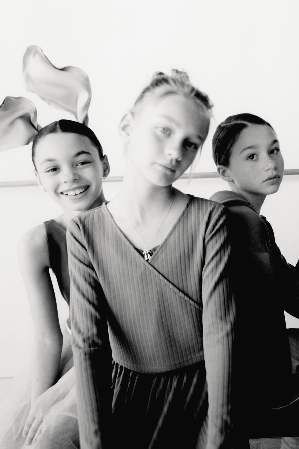 ФУТБОЛКА В РУБЧИК С ЗАПАХОМ «БАЛЕТ»