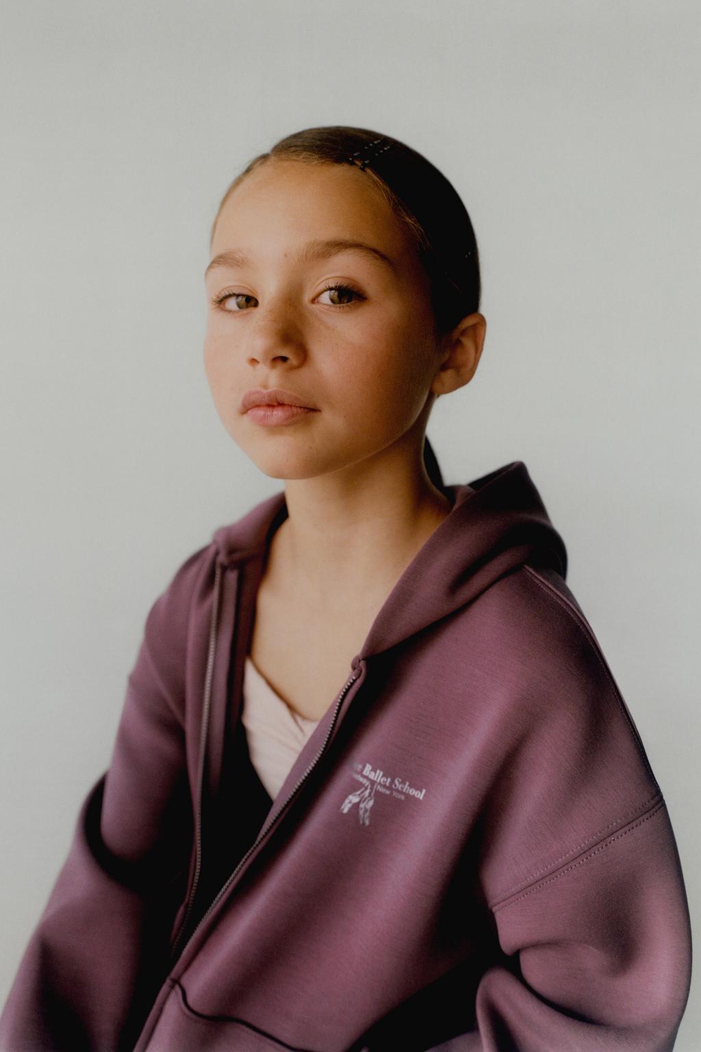 ХУДИ НА МОЛНИИ С МОДАЛОМ «БАЛЕТ»