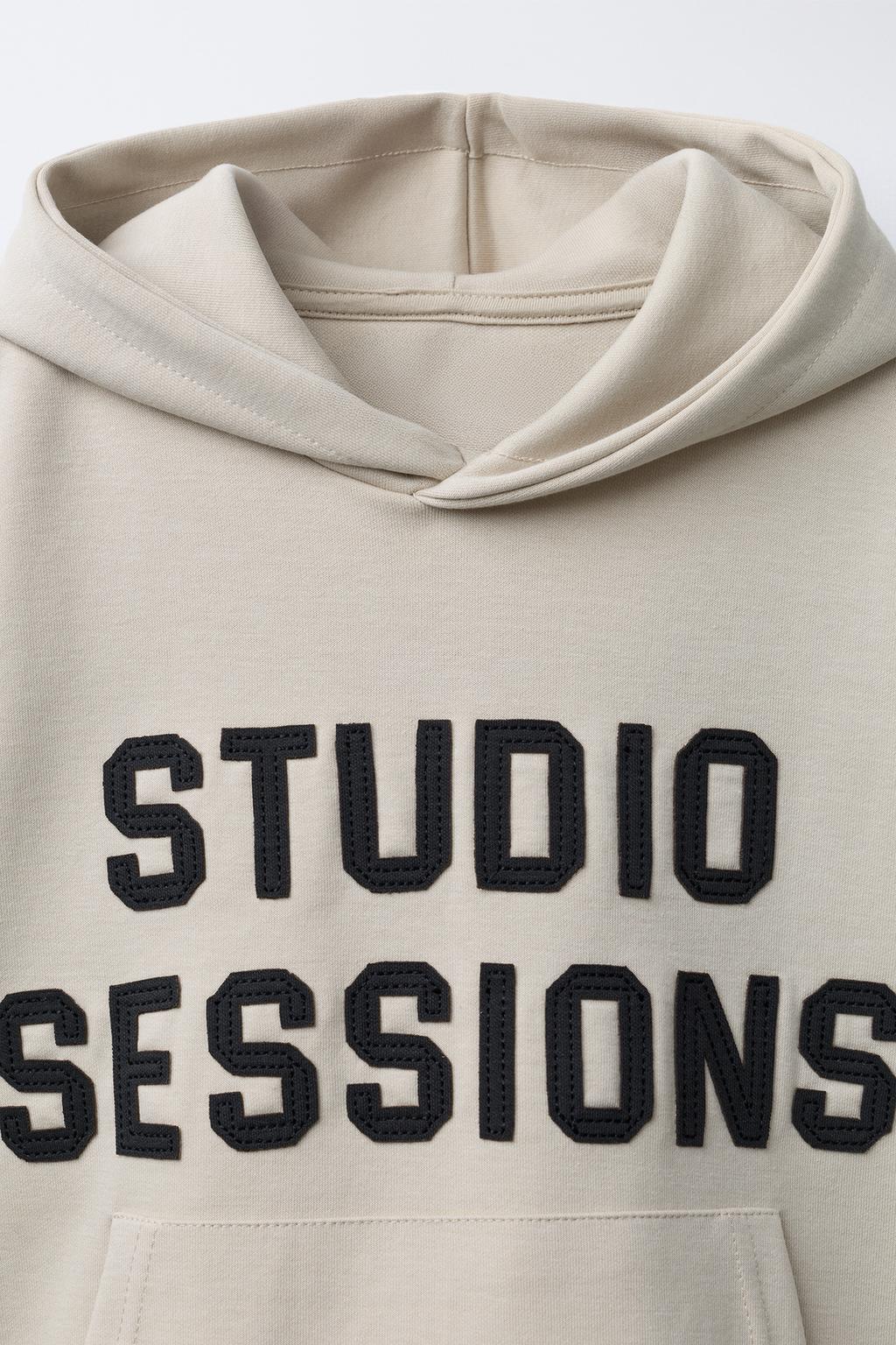 ХУДИ В СТИЛЕ ПРЕППИ ИЗ ТКАНИ ИНТЕРЛОК