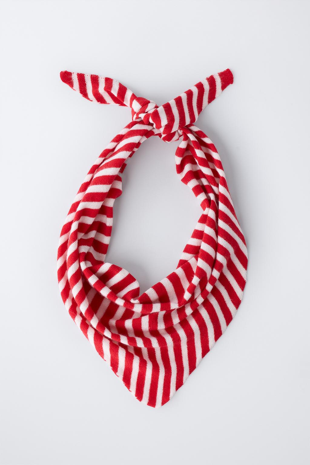 Треугольный платок с полосками