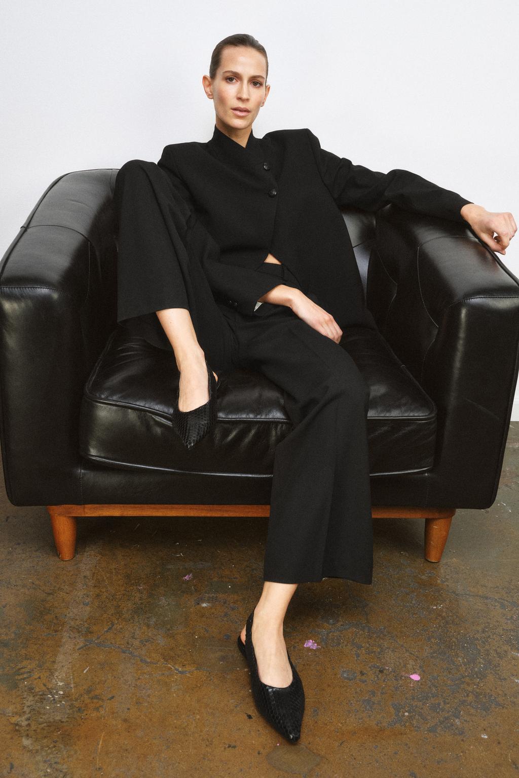 КОЖАНЫЕ БАЛЕТКИ-МЮЛИ С ОСТРЫМ НОСОМ