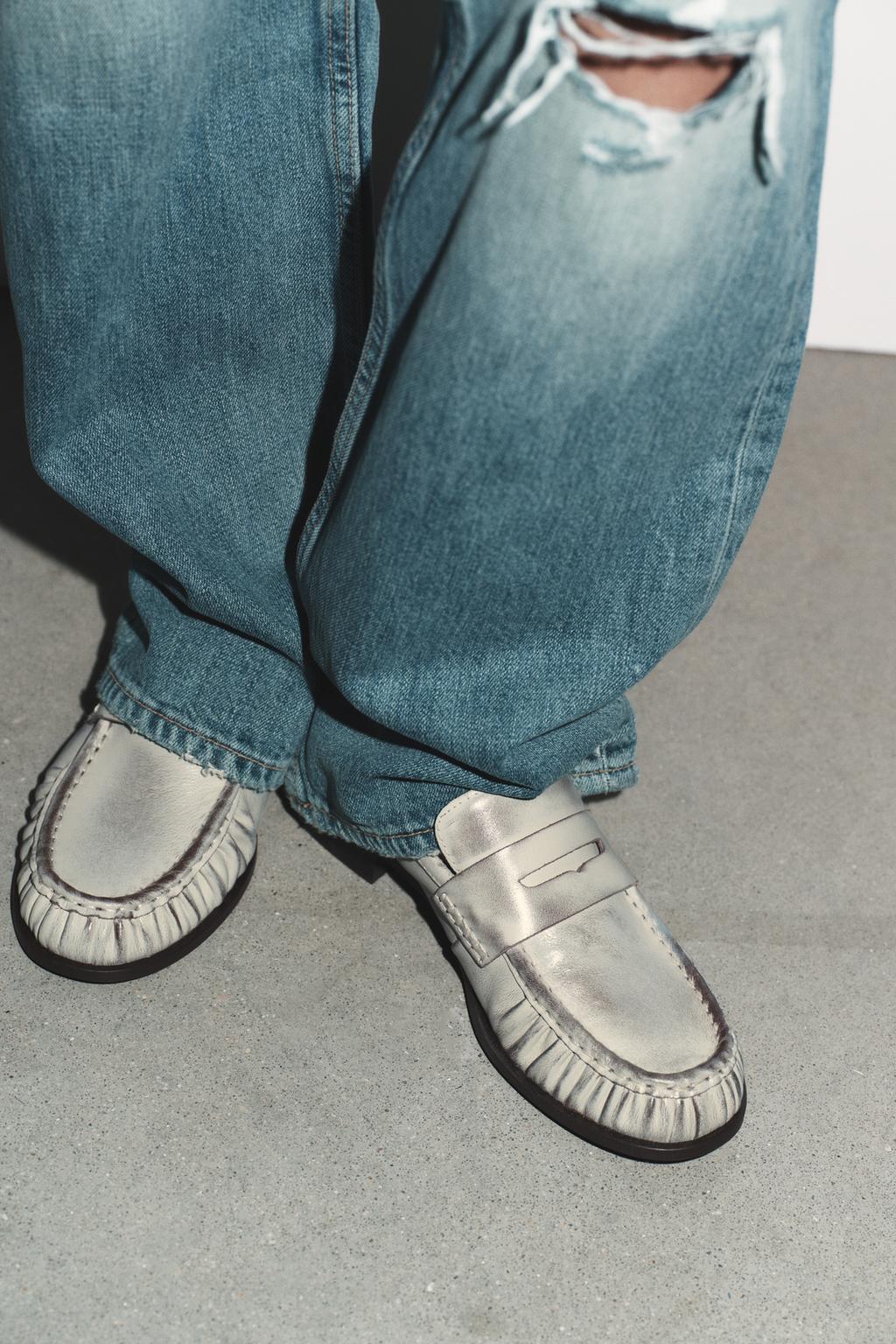 КОЖАНЫЕ ЛОФЕРЫ СО СБОРКАМИ