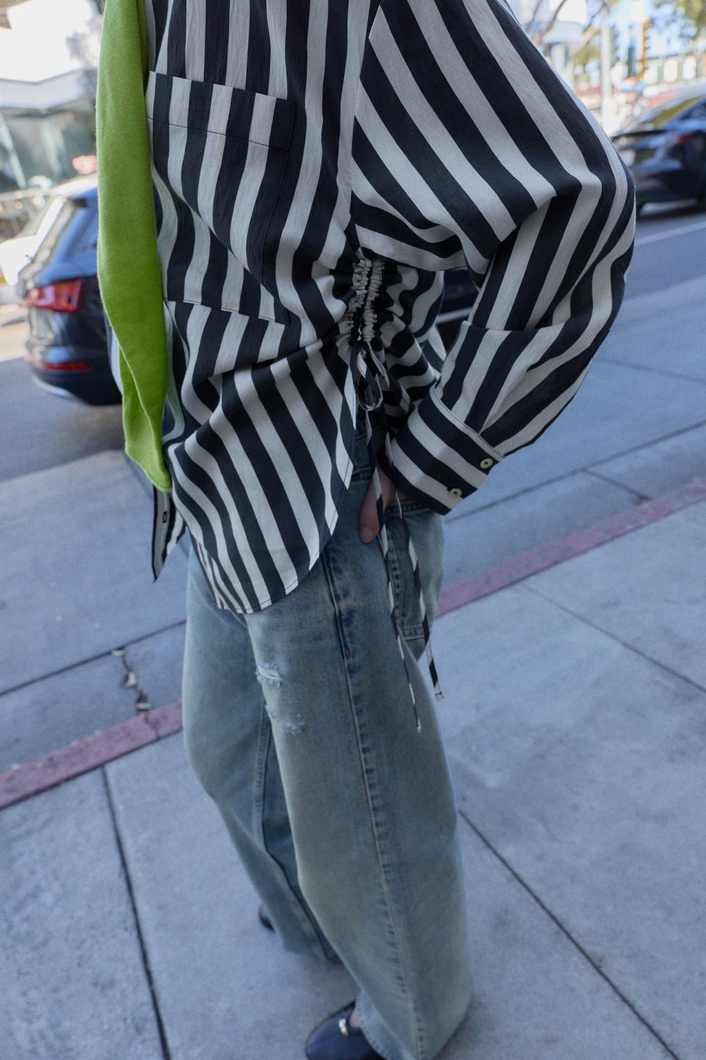 РУБАШКА В ПОЛОСКУ СО ШНУРКАМИ ПО БОКАМ