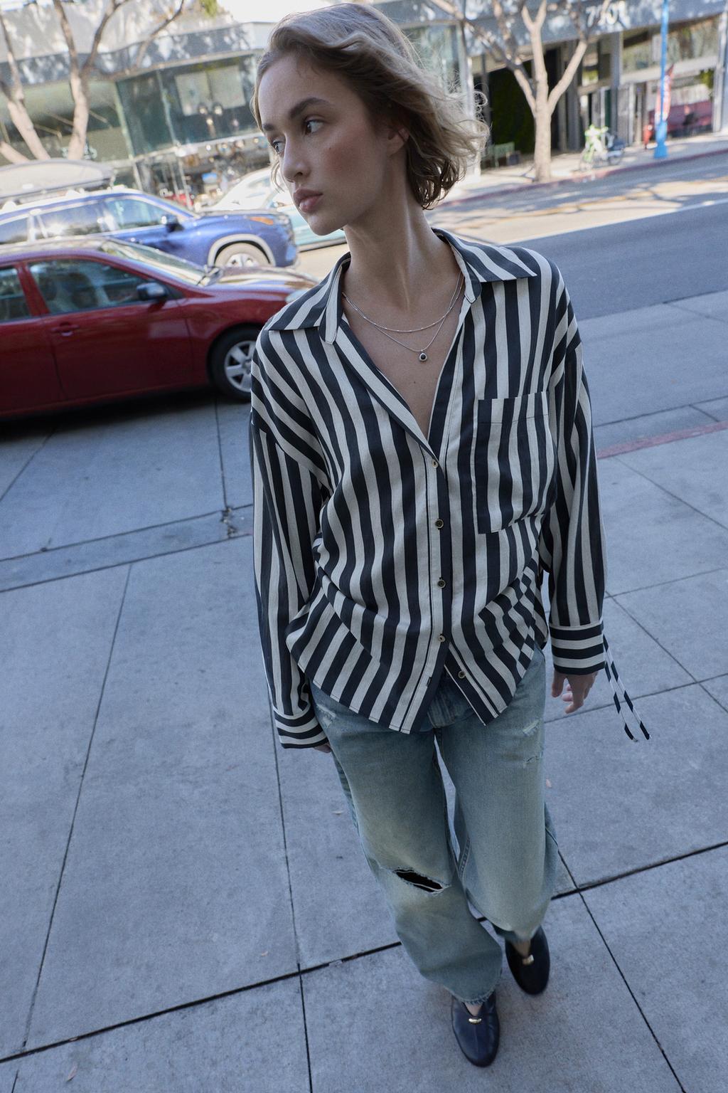 РУБАШКА В ПОЛОСКУ СО ШНУРКАМИ ПО БОКАМ