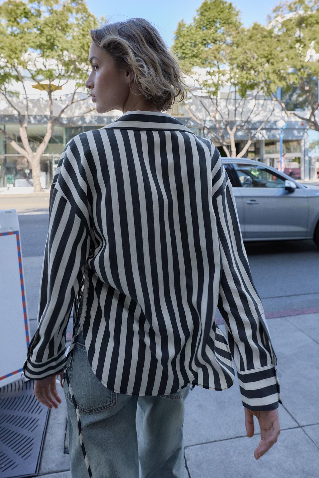 РУБАШКА В ПОЛОСКУ СО ШНУРКАМИ ПО БОКАМ