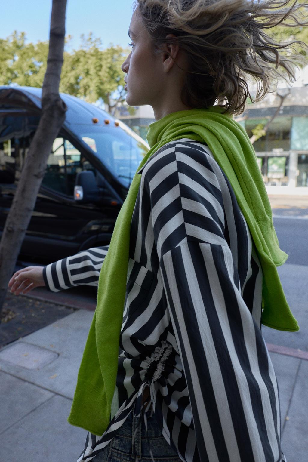 РУБАШКА В ПОЛОСКУ СО ШНУРКАМИ ПО БОКАМ