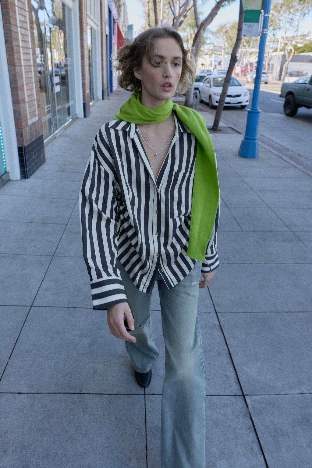 РУБАШКА В ПОЛОСКУ СО ШНУРКАМИ ПО БОКАМ