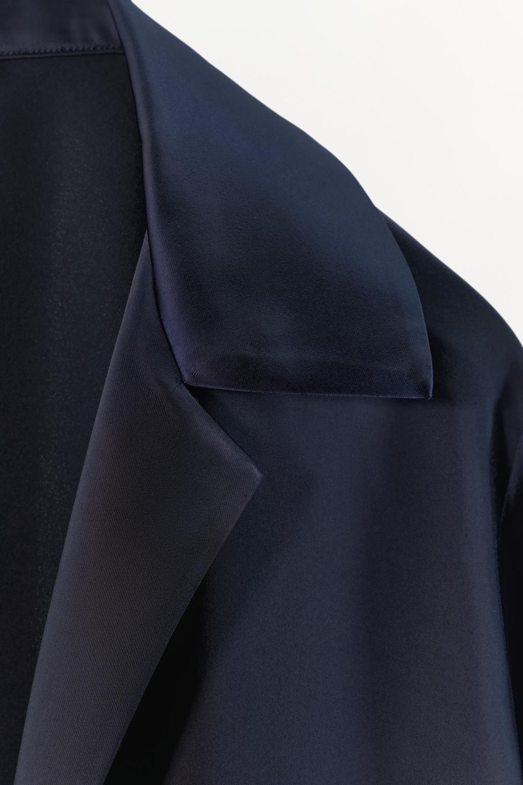 АТЛАСНАЯ РУБАШКА С ЗАВЯЗКАМИ