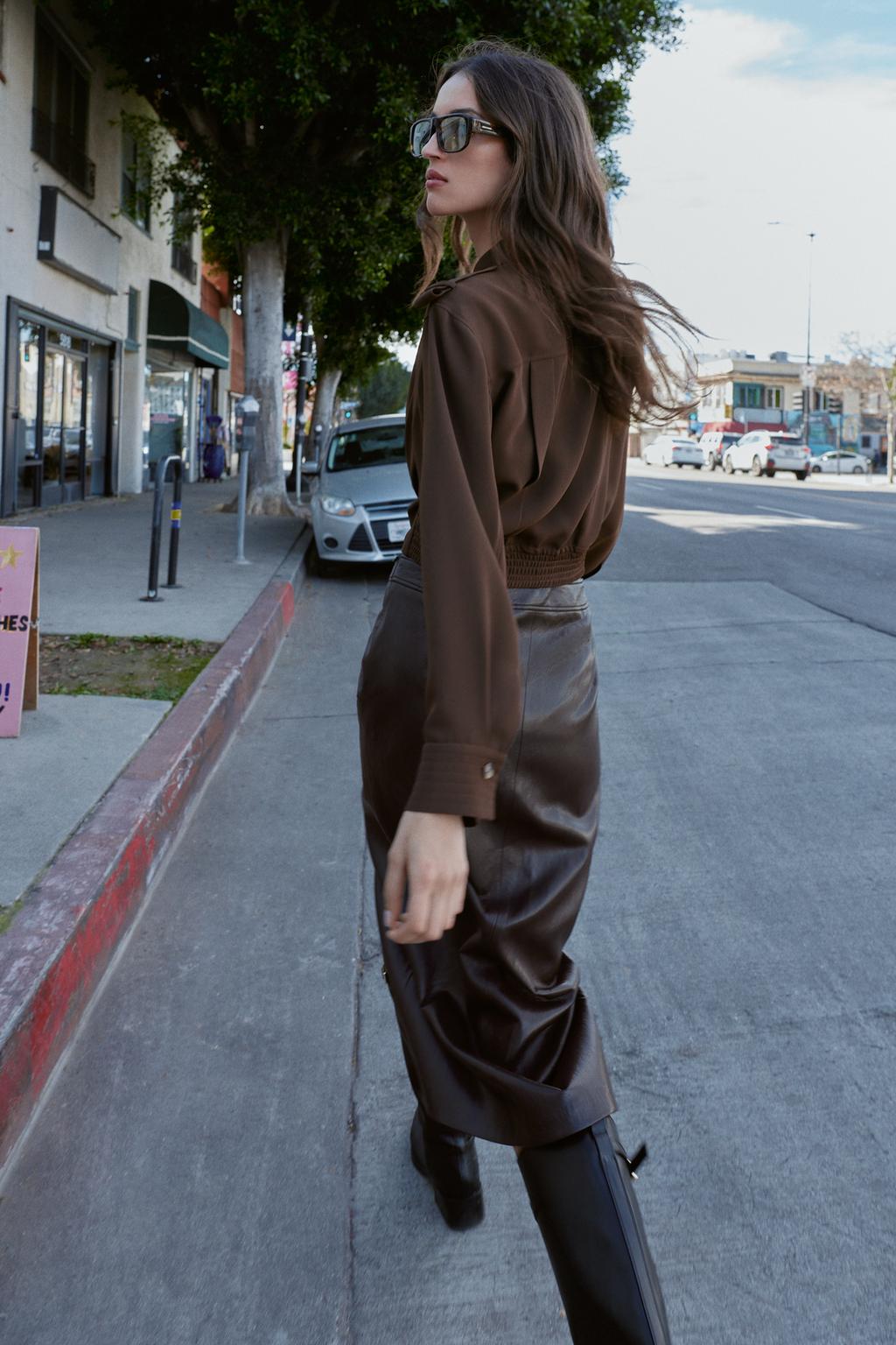 РУБАШКА C ХЛЯСТИКАМИ НА ПЛЕЧАХ