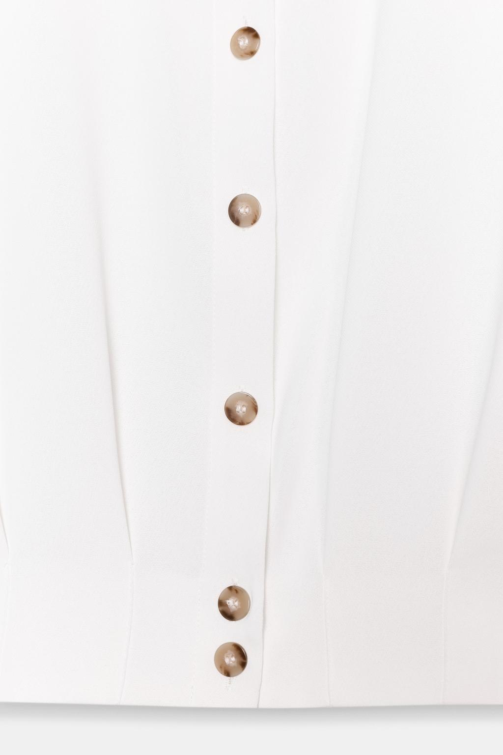 РУБАШКА С ХЛЯСТИКАМИ НА ПЛЕЧАХ