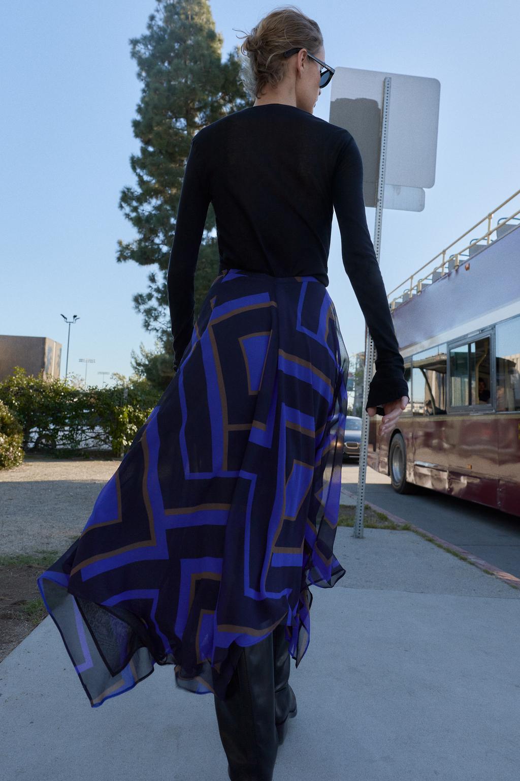 ЮБКА МИДИ АСИММЕТРИЧНОГО КРОЯ С ПРИНТОМ