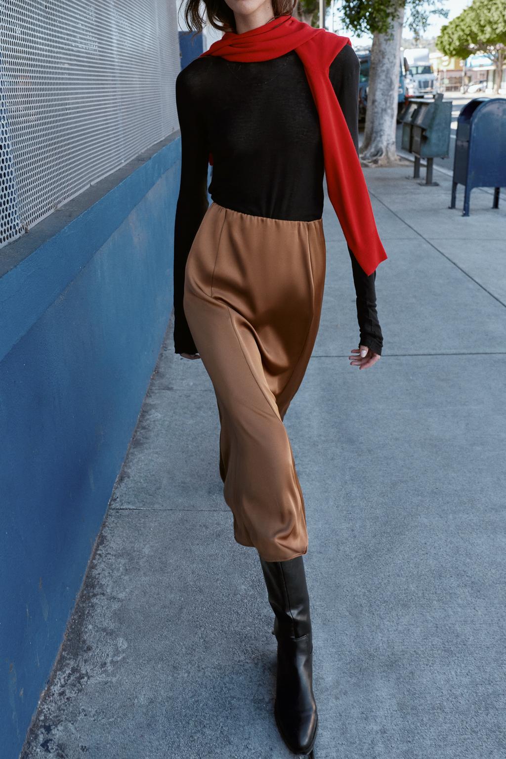 АТЛАСНАЯ ЮБКА МИДИ